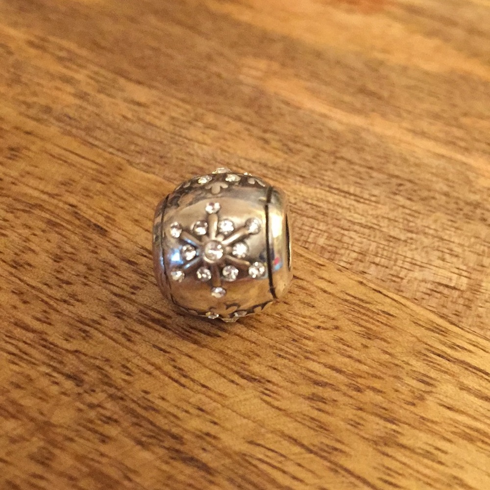 Brighton Snowflake Charm - Picture 4 of 5
